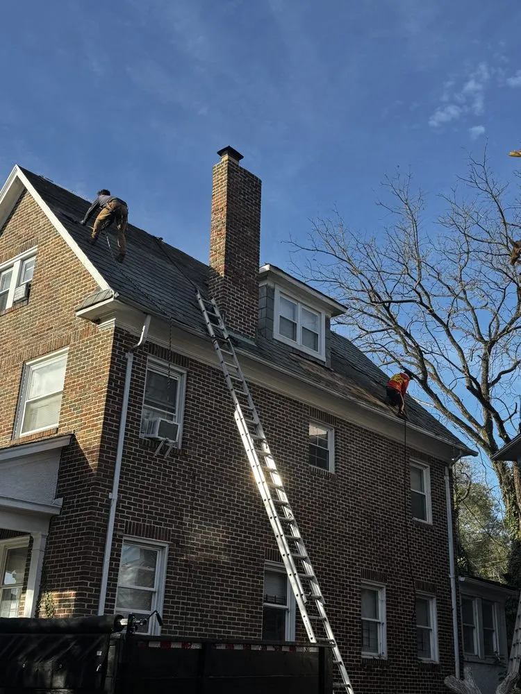 Slide of Leon Teck General Construcción