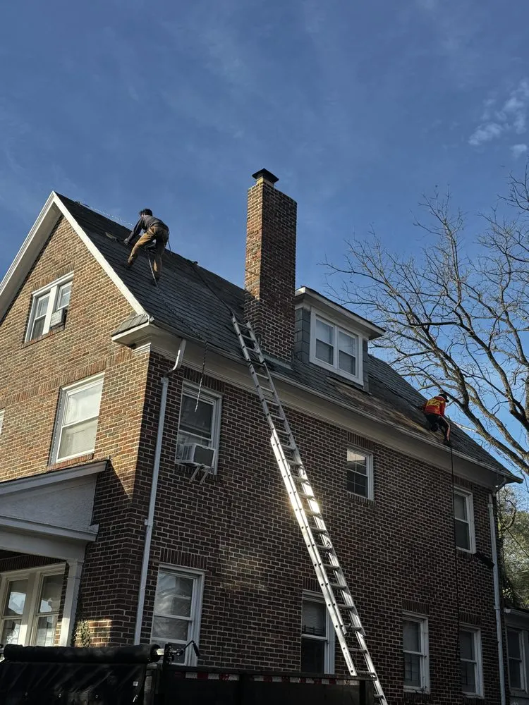 Slide of Leon Teck General Construcción