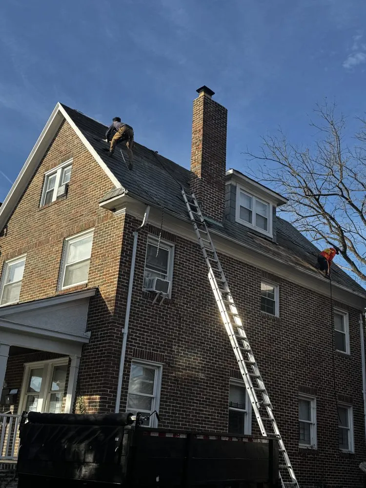 Slide of Leon Teck General Construcción