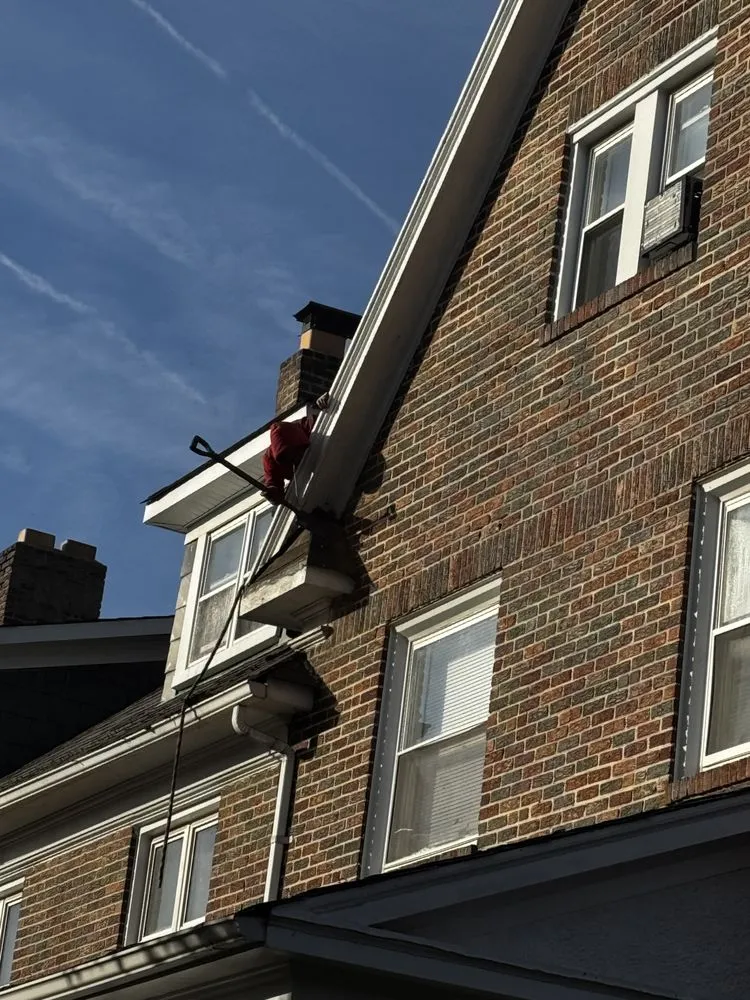 Slide of Leon Teck General Construcción