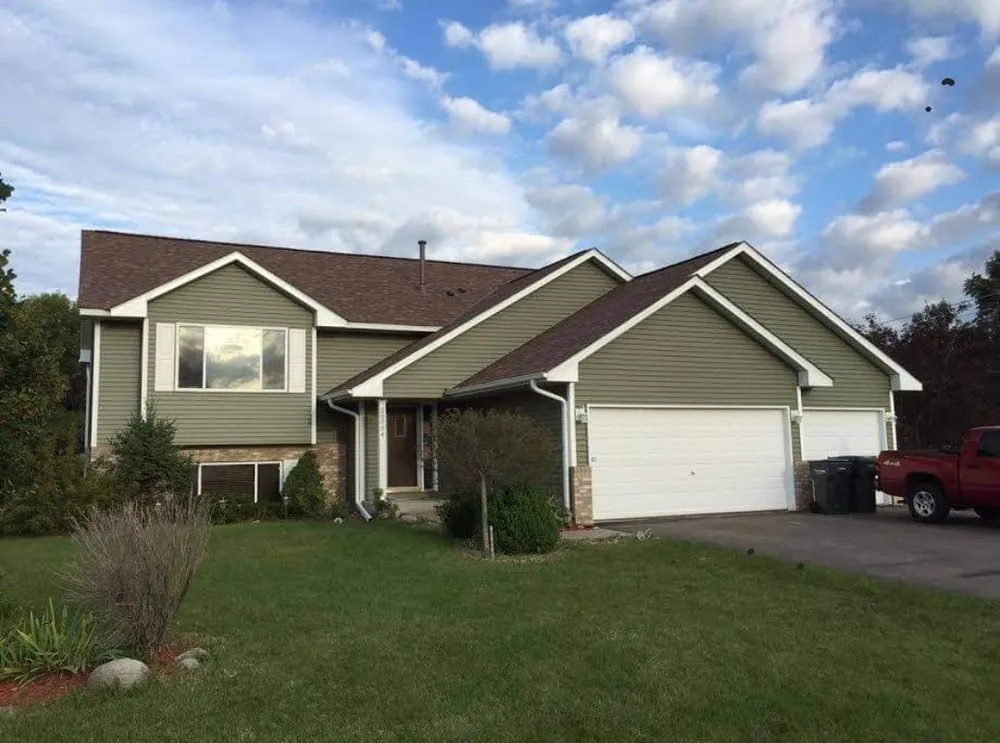 Slide of Leonic Collective