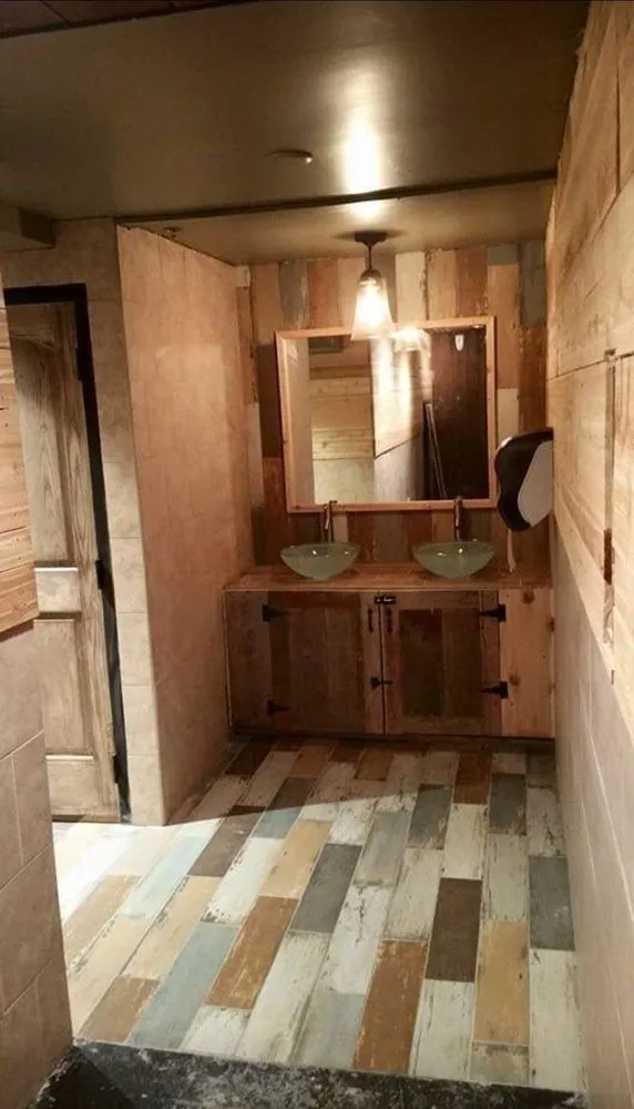 Slide of Leonic Collective