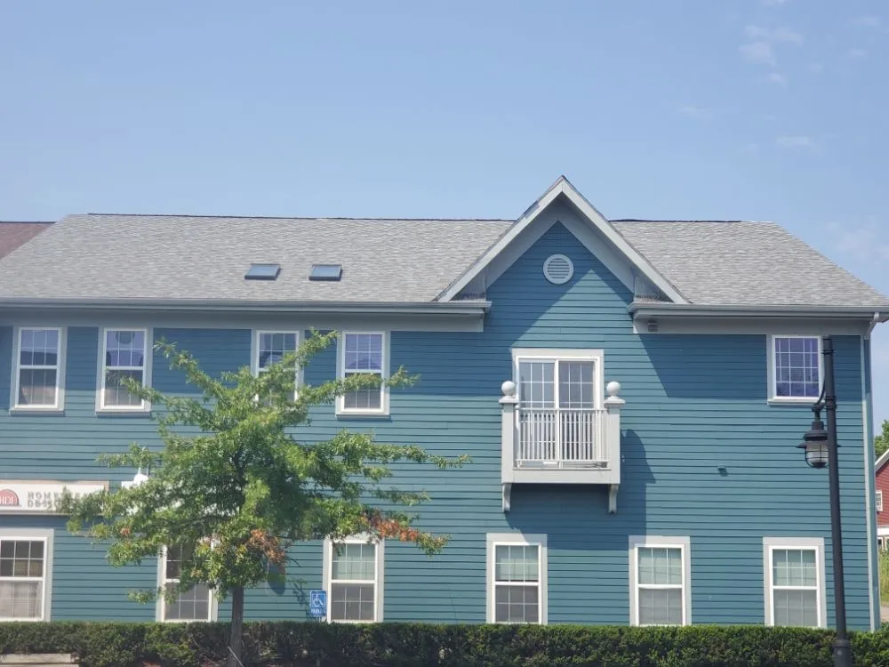 Slide of Leo's Roofing