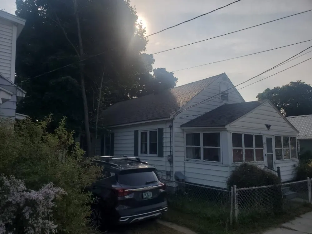 Slide of Leo's Roofing