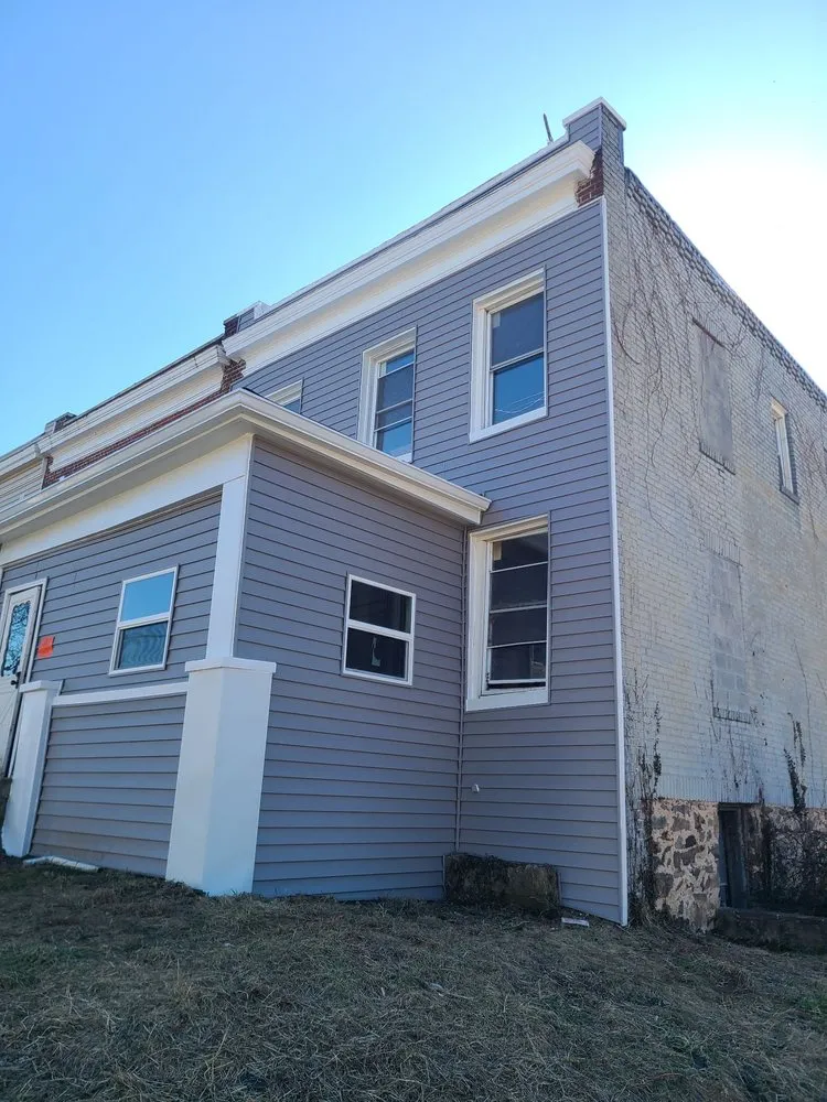 Slide of Leo's Roofing