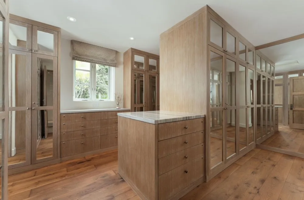 Slide of Level Contractor