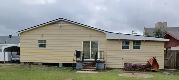 Levy's Remodeling Services Logo