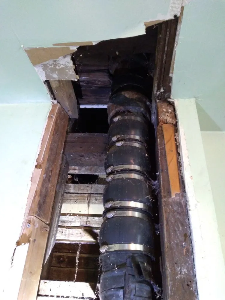 Slide of Leyvas' Construction