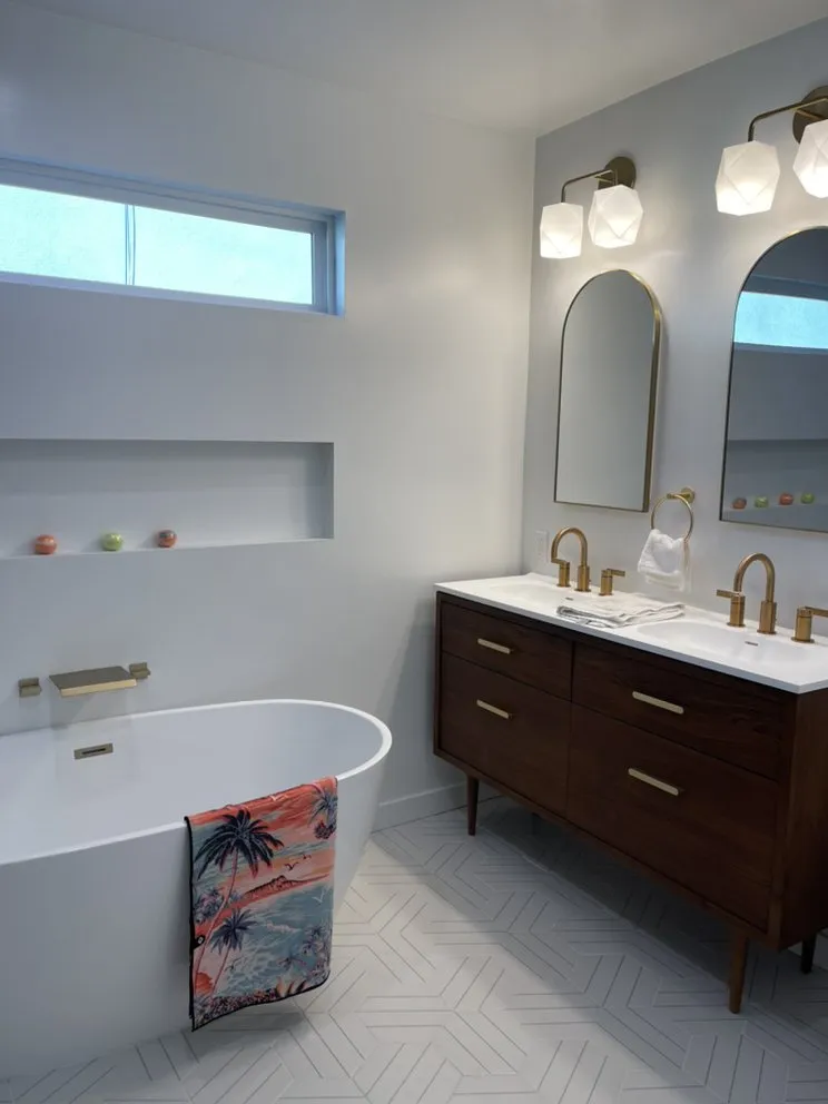 Slide of LG Builders