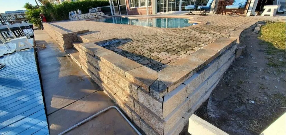 Professional roof repair experts serving Tampa Bay, FL - LG Contractors