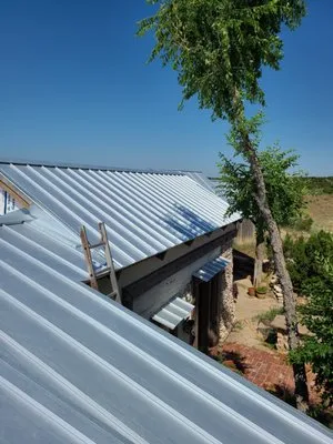 Lifetime Roofing Logo