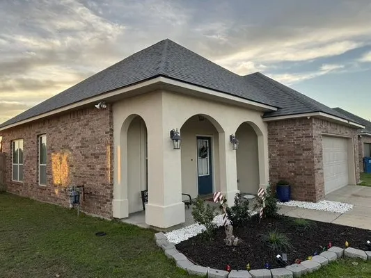 Lifetime Roofing Logo