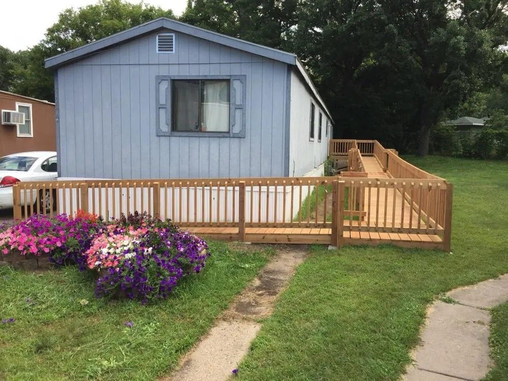 Slide of Lindee Construction