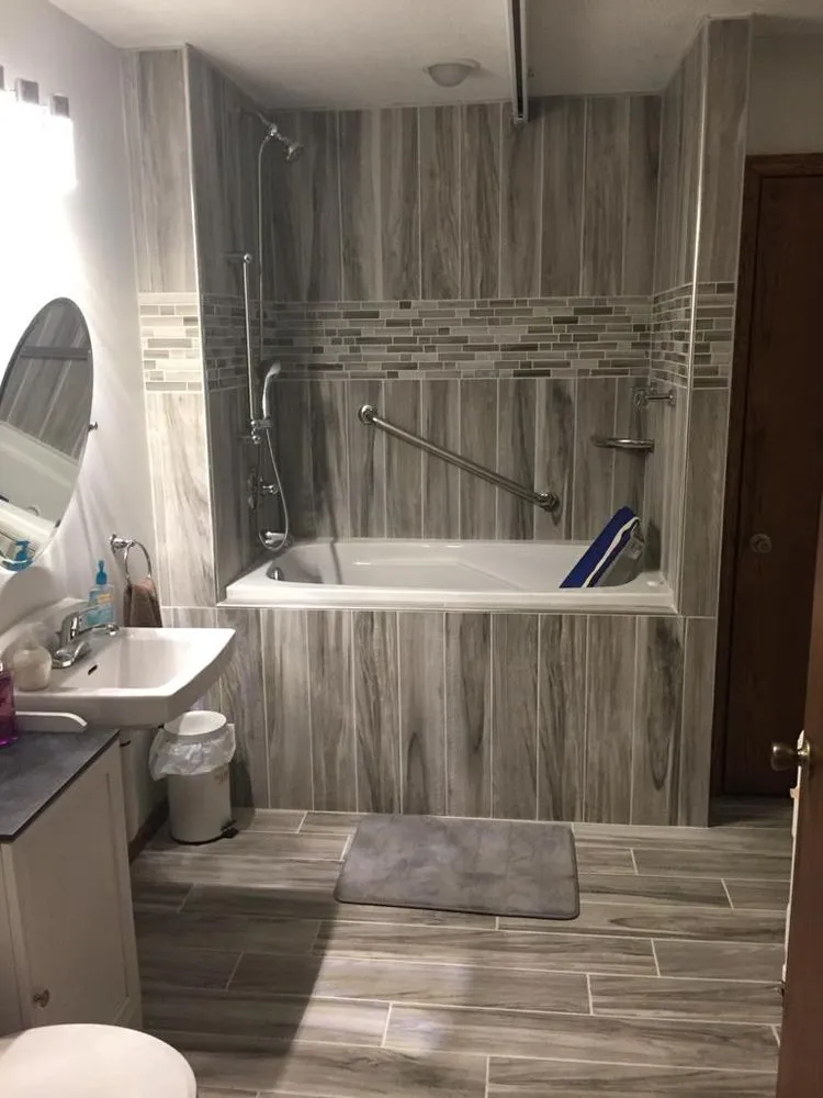 Slide of Lindee Construction