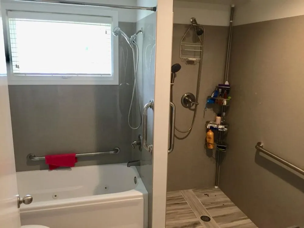 Slide of Lindee Construction