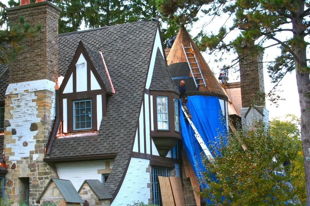 Slide of Lindholm Roofing