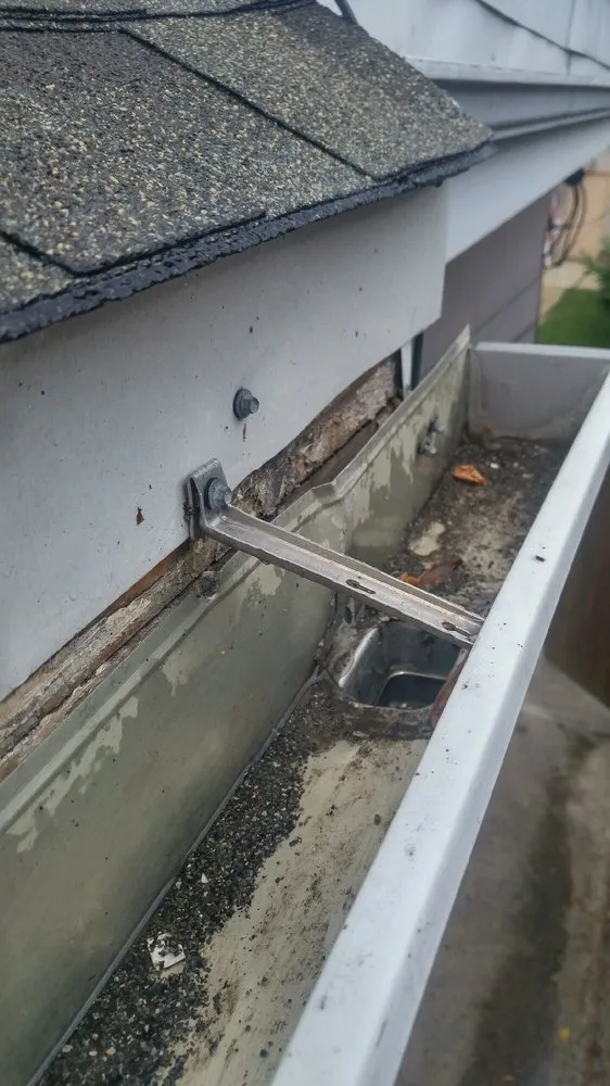 Slide of Lindholm Roofing