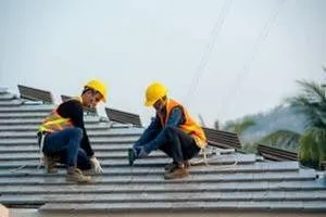 Lindholm Roofing Logo