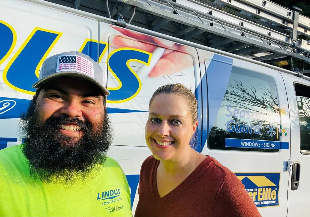 Slide of Lindus Construction