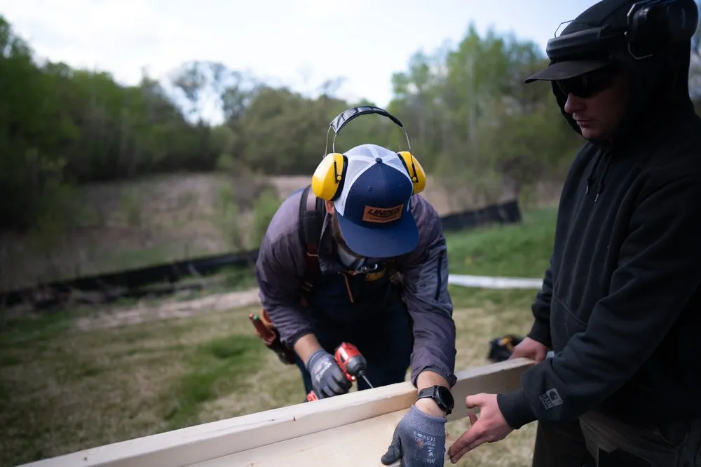 Slide of Lindus Construction