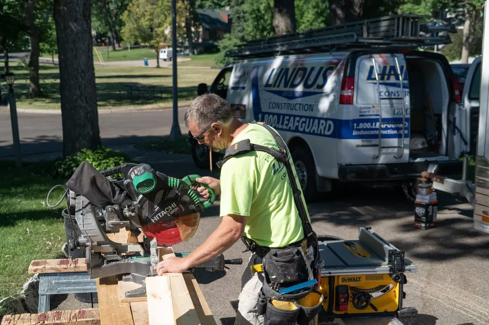 Slide of Lindus Construction