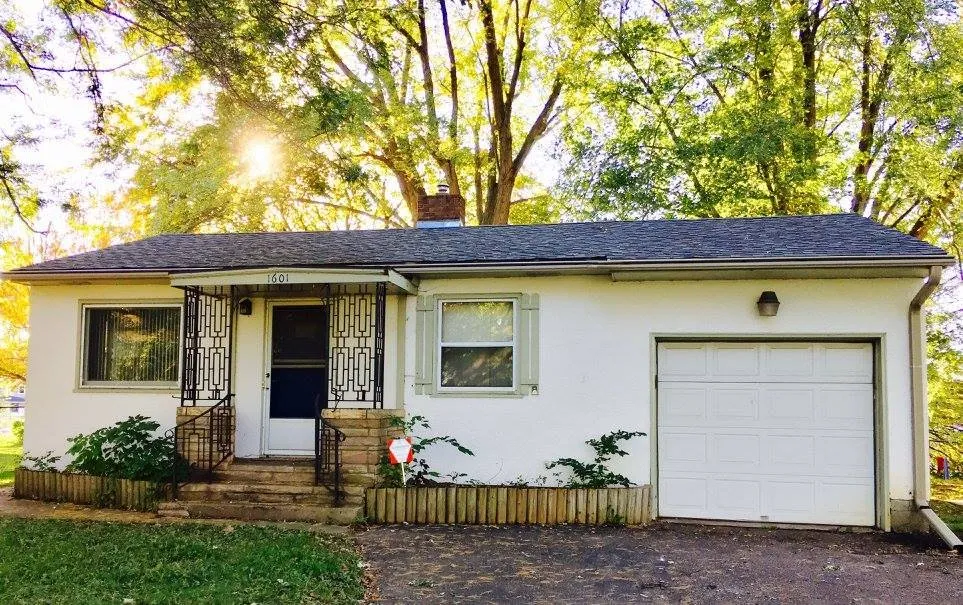 Slide of Lindus Construction