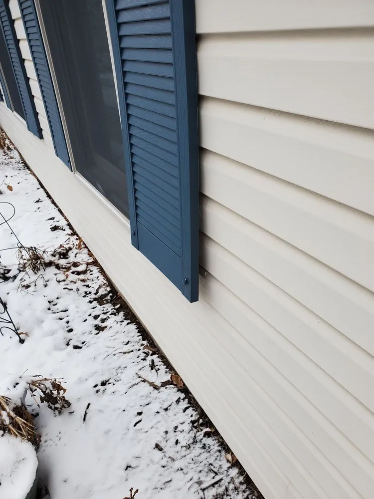 Slide of Lindus Construction