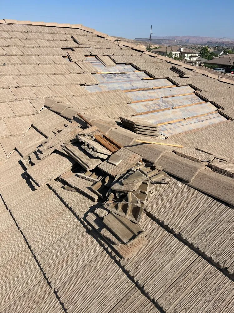 Professional residential roofing service experts serving St. George, UT - Link Roofer