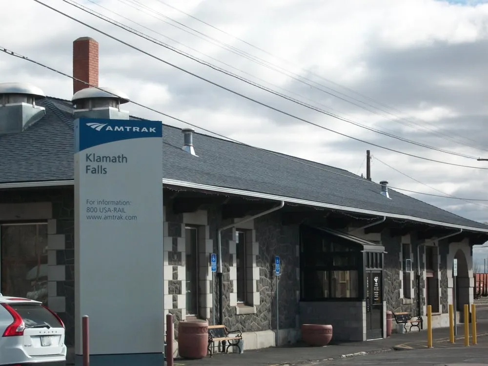 Slide of Linkville Roofing & Siding