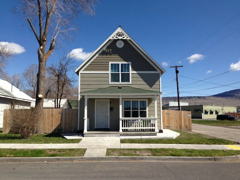 Slide of Linkville Roofing & Siding