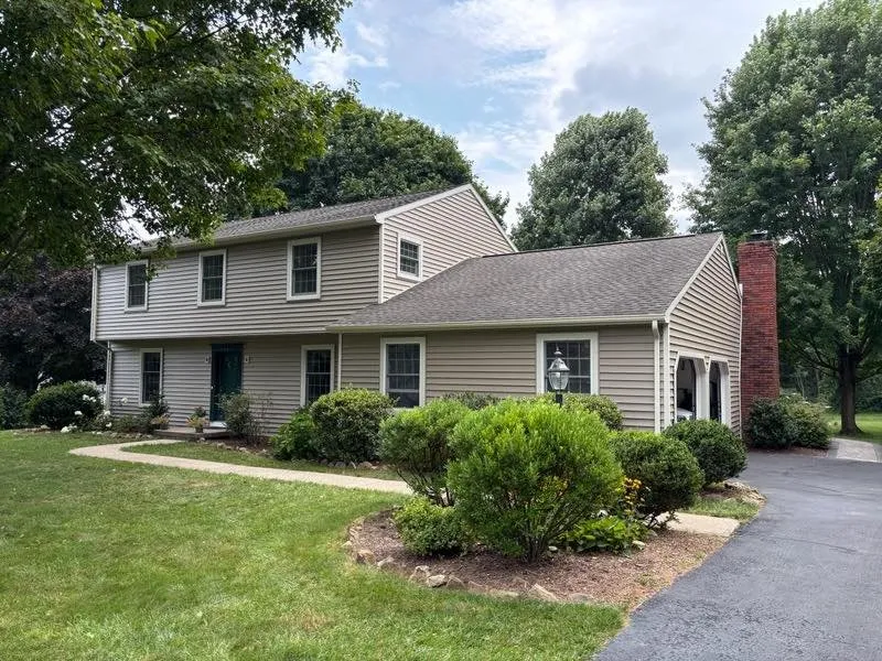 Licensed roof installation experts serving Howard, PA - Lion Country Contracting