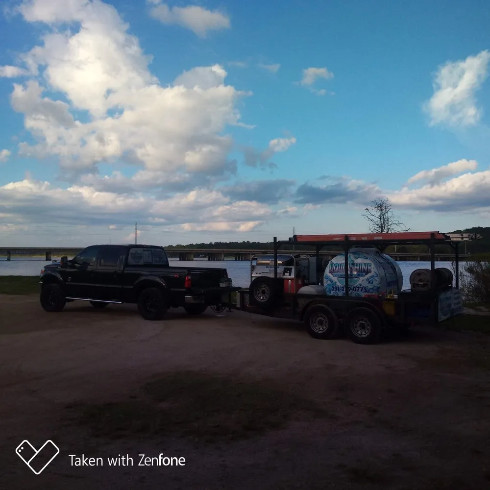 Slide of Liquid Shine Pressure Washing