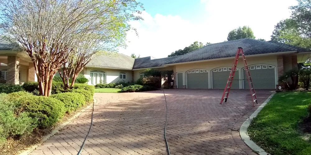 Slide of Liquid Shine Pressure Washing