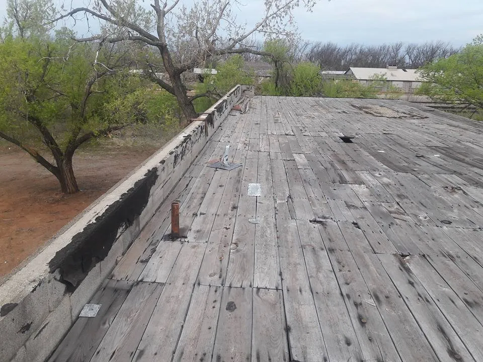 Slide of Lira Roofing & Construction