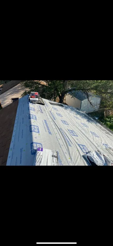 Slide of Lira Roofing