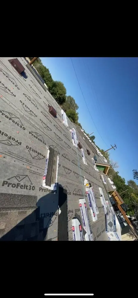 Slide of Lira Roofing