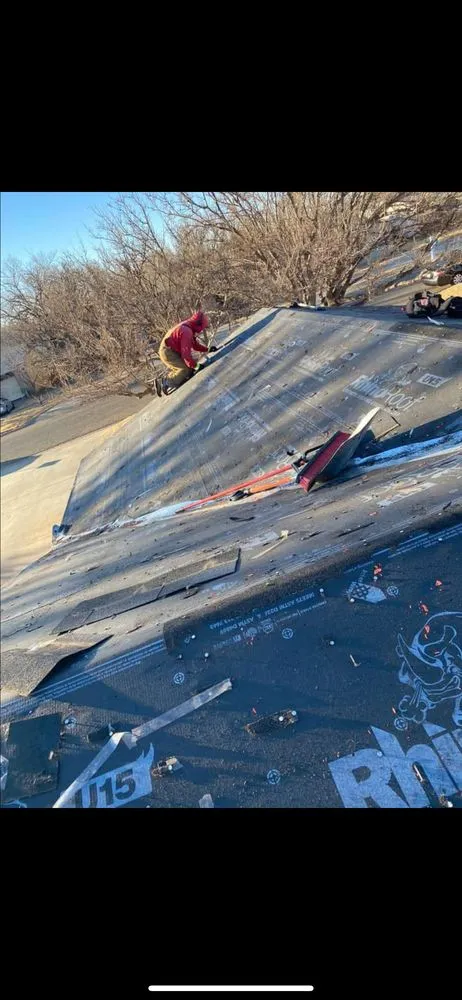 Slide of Lira Roofing