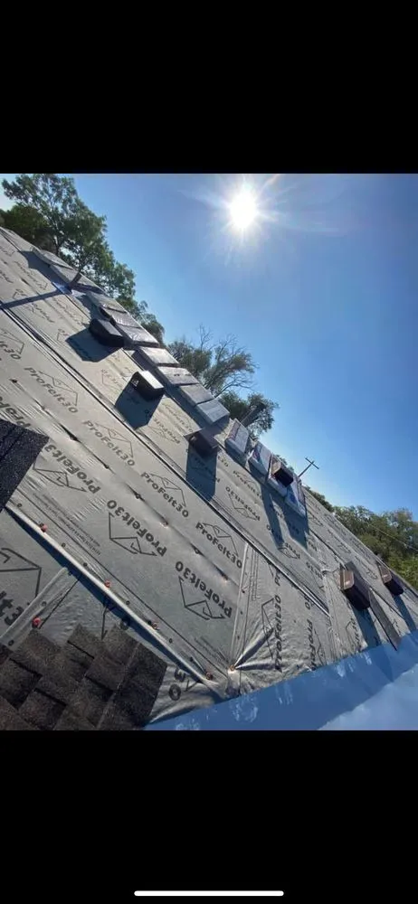 Slide of Lira Roofing