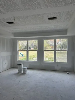 Lissie’s Roofing and Construction Logo