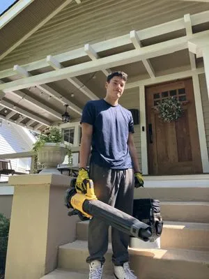 LK Roof & Gutters Logo