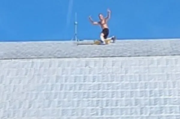 LL Construction Logo