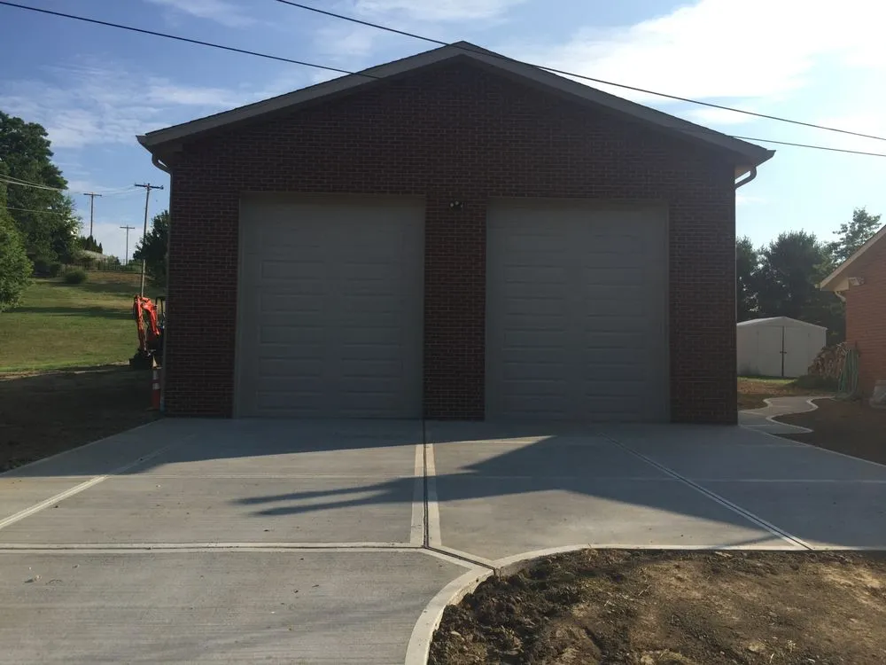 Slide of Lloyd Anthony Construction