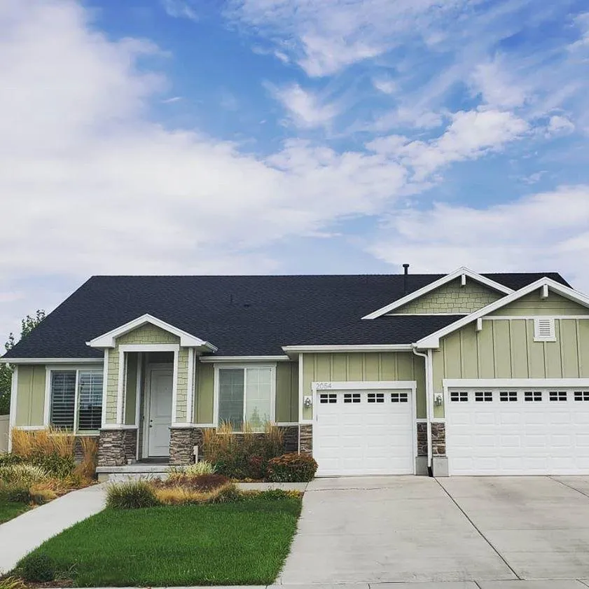 Slide of Lloyd's Quality Roofing