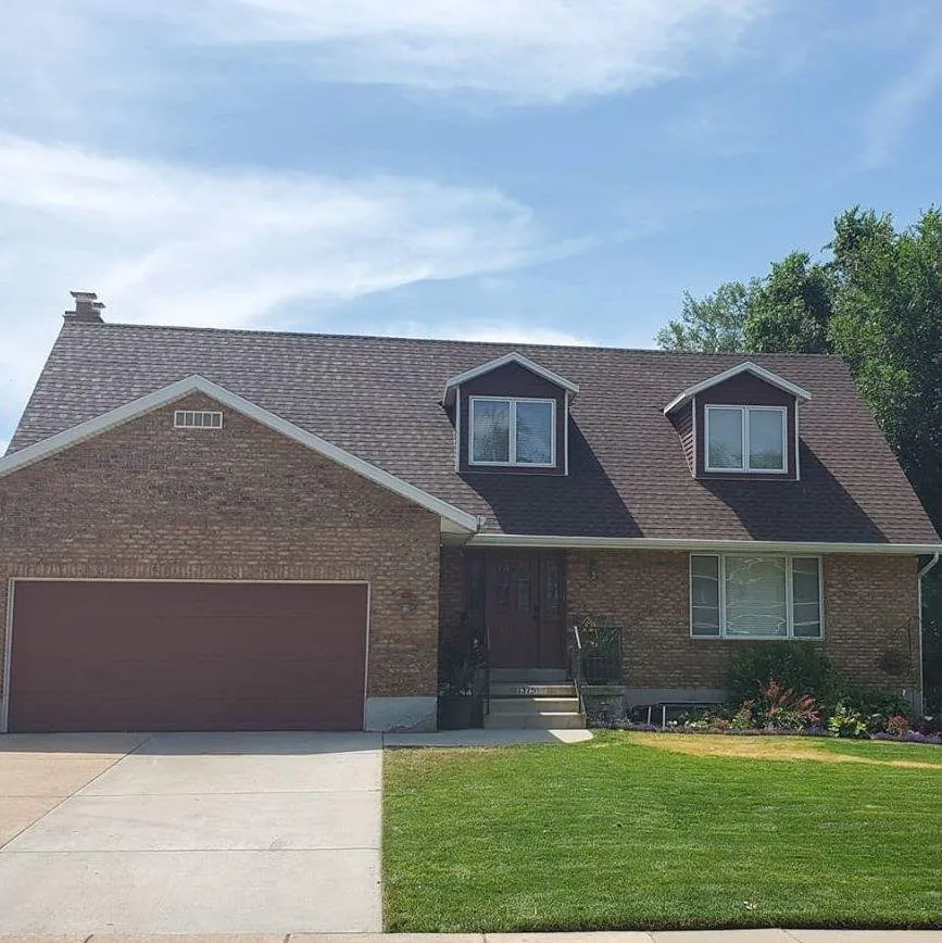 Slide of Lloyd's Quality Roofing