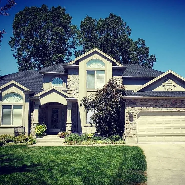 Slide of Lloyd's Quality Roofing