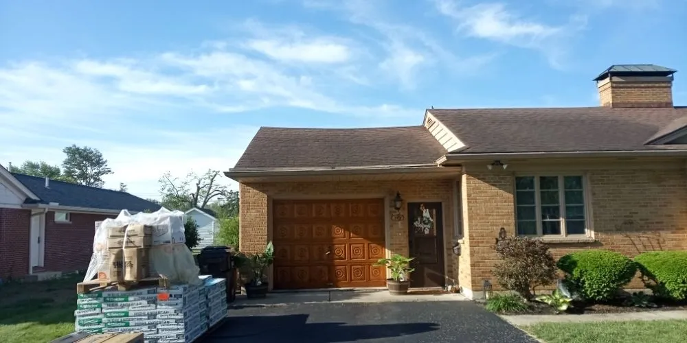 Emergency shingle roofing service experts serving Ohio City, OH - L&M Construction