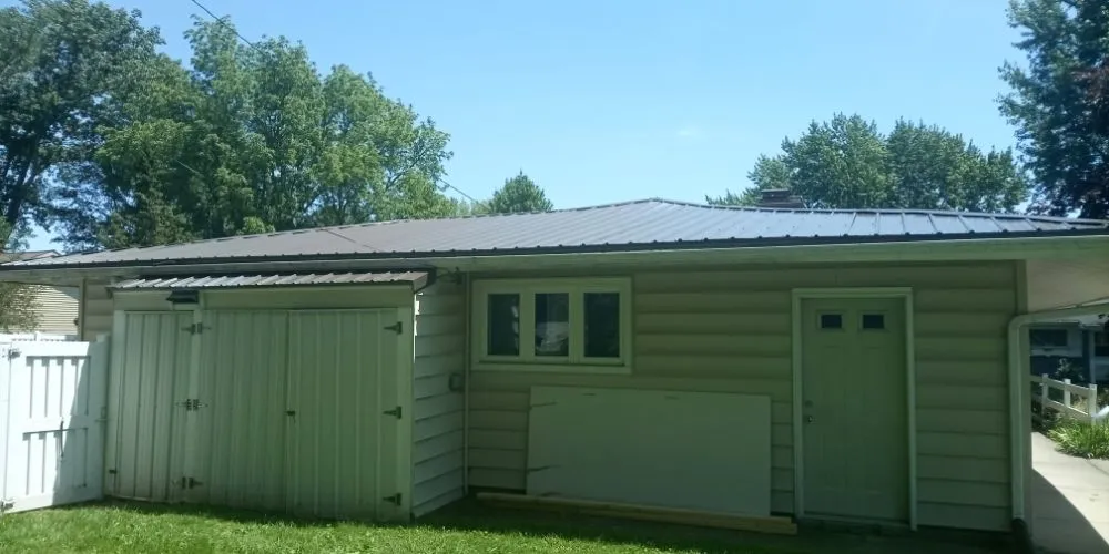 Licensed residential roofing service with free inspection in Ohio City, OH by L&M Construction