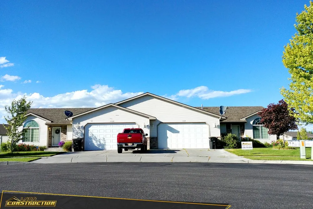 Slide of Lobo Construction