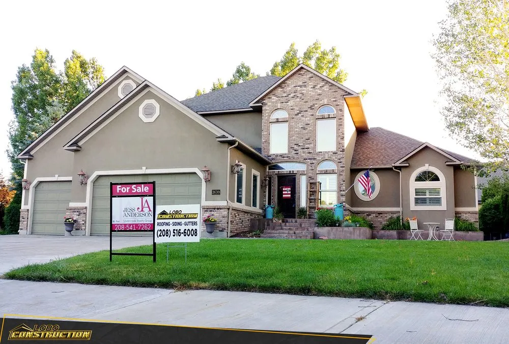 Slide of Lobo Construction