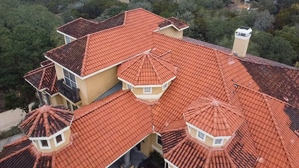 Slide of Lobo Roofing